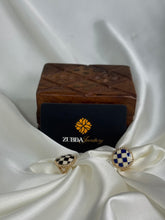 Round shape ring with square design